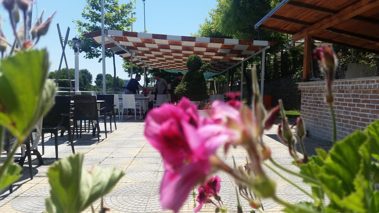 Hotel Vataksi Shkodër Esterno foto