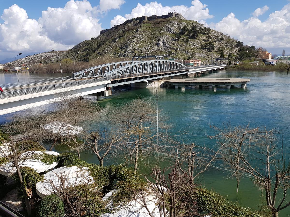 Hotel Vataksi Shkodër Esterno foto