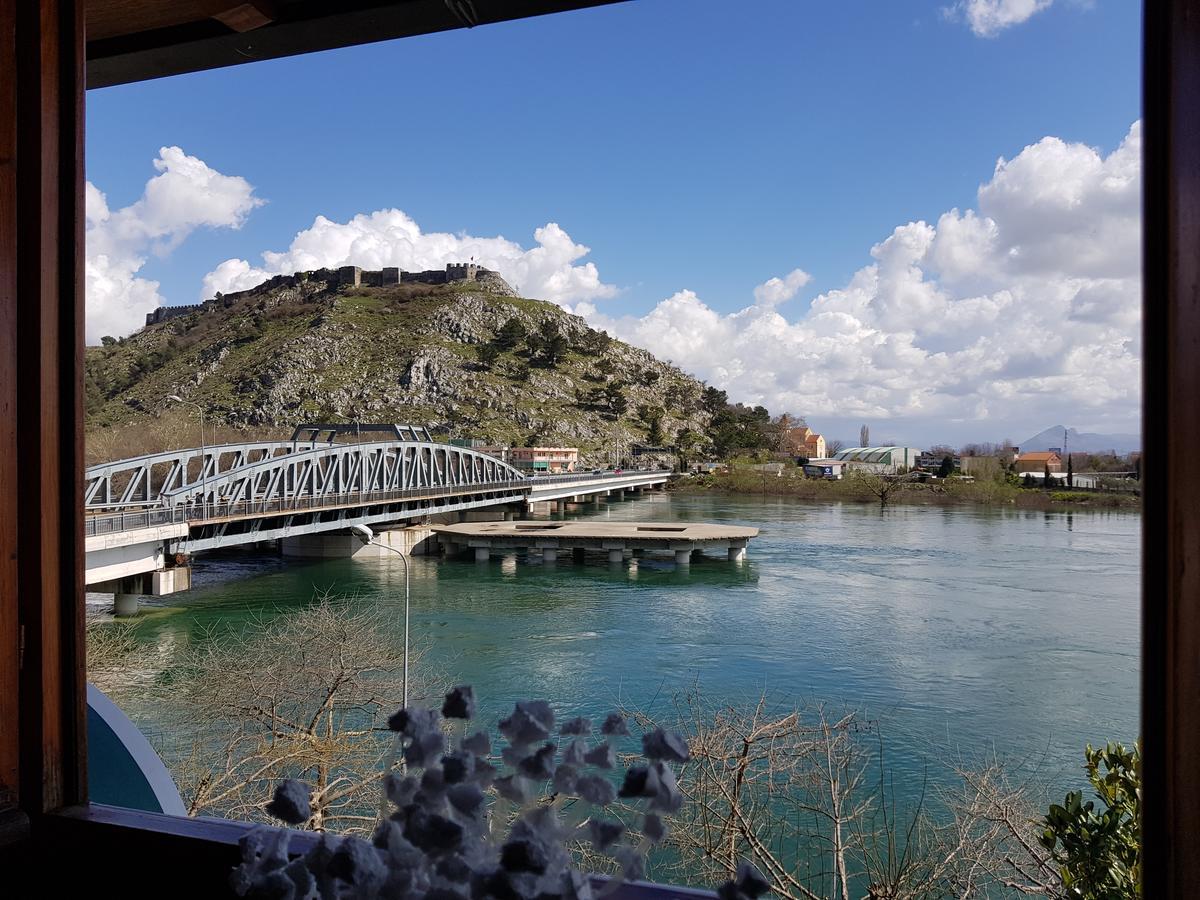 Hotel Vataksi Shkodër Esterno foto